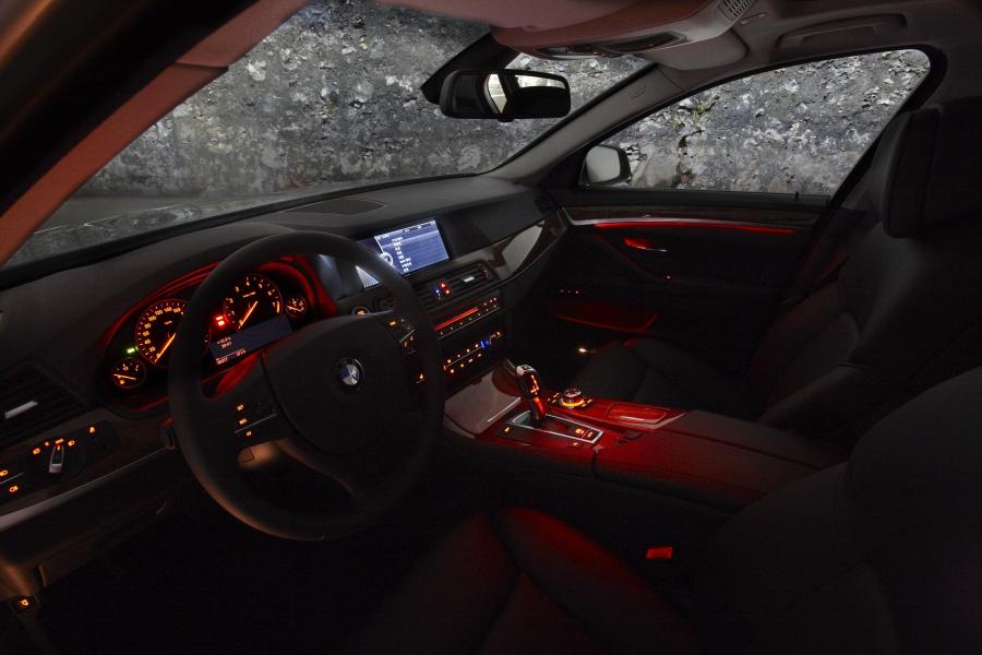  BMW 5-Series Long-Wheelbase 2010 года  (CN) (фото 2 из 77)